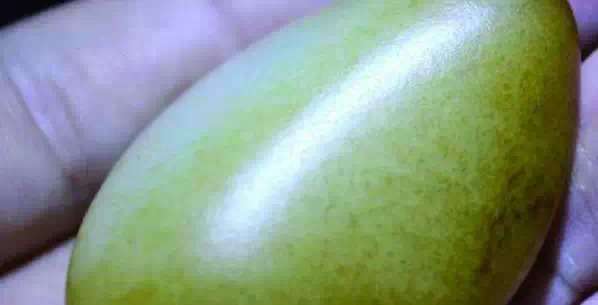 漲知識，玉也能騙人！照玉手電筒照出真相